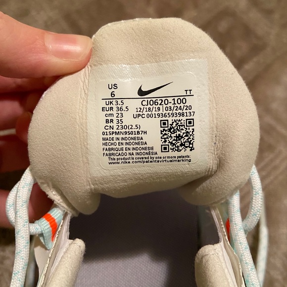 NIKE - Air Max 270 - Picture 4 of 7